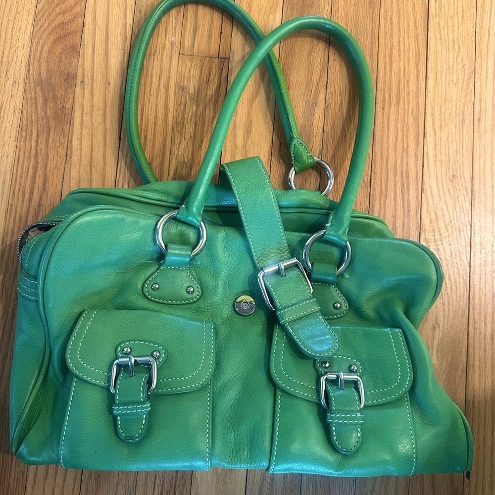 The Limited green vintage bag. In great shape! Perfect for St. Patrick’s Day ☘️